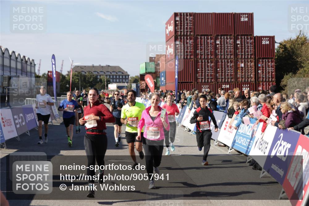 03.10.2025 - Köhlbrandbrückenlauf Jannik Wohlers http://msf.ph/oto/9057941 03.10.2025 13:11:42 Ziel 4158, 4178, 4353, 4354, 4427, 4469, 4501, 4538, 4568, 4617, 4736, 4777, 4782, 4799, 4845, 5866, 5869, 5937, 6217, 6218, 6517, 6622, 6689 meine-sportfotos.de