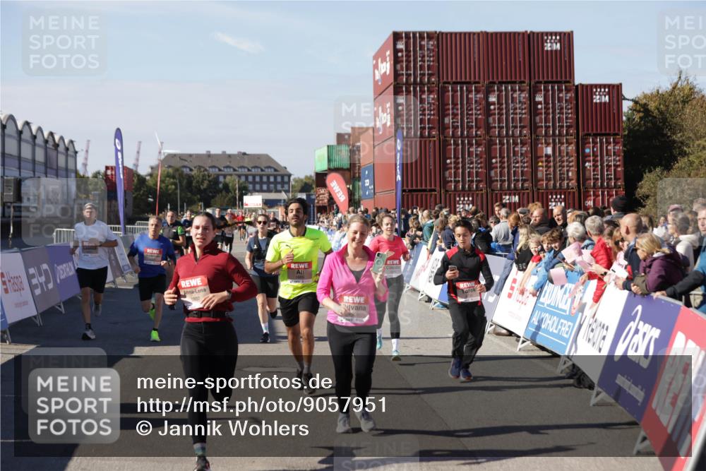 03.10.2025 - Köhlbrandbrückenlauf Jannik Wohlers http://msf.ph/oto/9057951 03.10.2025 13:11:42 Ziel 4158, 4178, 4353, 4354, 4427, 4469, 4501, 4538, 4568, 4617, 4736, 4777, 4782, 4799, 4845, 5866, 5869, 5937, 6217, 6218, 6517, 6622, 6689 meine-sportfotos.de