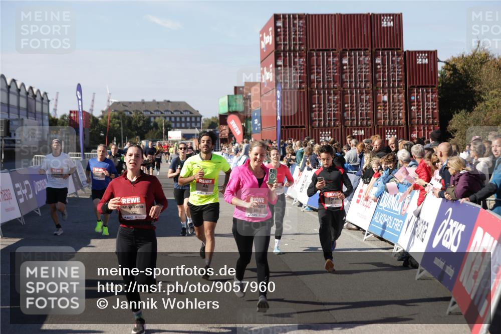 03.10.2025 - Köhlbrandbrückenlauf Jannik Wohlers http://msf.ph/oto/9057960 03.10.2025 13:11:42 Ziel 4158, 4178, 4353, 4354, 4427, 4469, 4501, 4538, 4568, 4617, 4736, 4777, 4782, 4799, 4845, 5866, 5869, 5937, 6217, 6218, 6517, 6622, 6689 meine-sportfotos.de