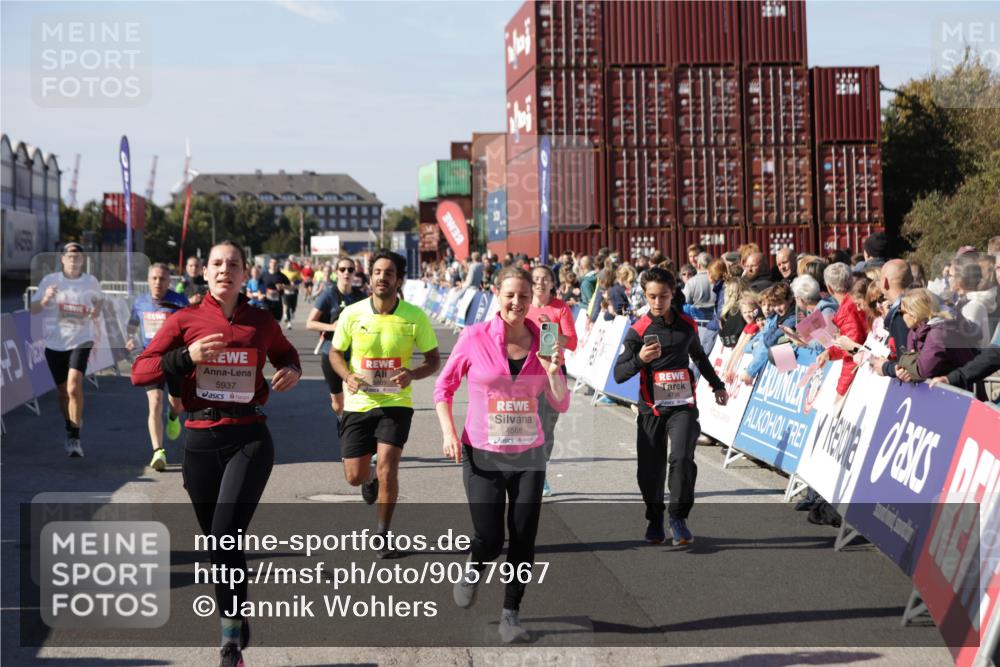 03.10.2025 - Köhlbrandbrückenlauf Jannik Wohlers http://msf.ph/oto/9057967 03.10.2025 13:11:42 Ziel 4158, 4178, 4353, 4354, 4427, 4469, 4501, 4538, 4568, 4617, 4736, 4777, 4782, 4799, 4845, 5866, 5869, 5937, 6217, 6218, 6517, 6622, 6689 meine-sportfotos.de