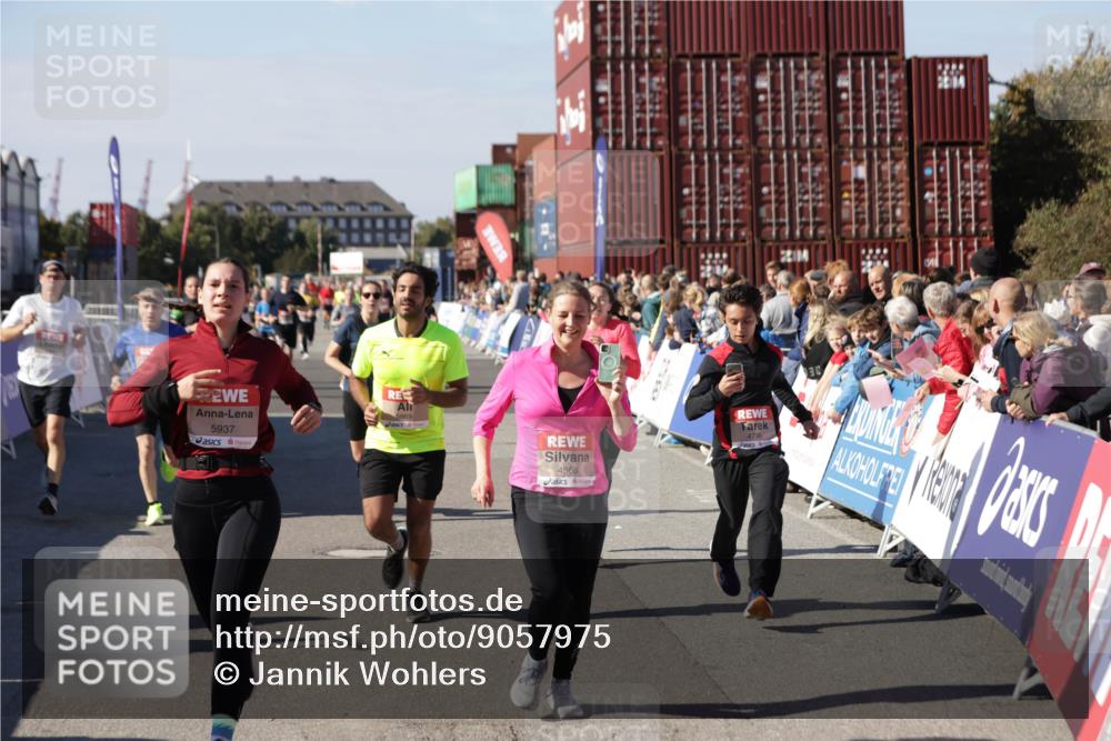 03.10.2025 - Köhlbrandbrückenlauf Jannik Wohlers http://msf.ph/oto/9057975 03.10.2025 13:11:42 Ziel 4158, 4178, 4353, 4354, 4427, 4469, 4501, 4538, 4568, 4617, 4736, 4777, 4782, 4799, 4845, 5866, 5869, 5937, 6217, 6218, 6517, 6622, 6689 meine-sportfotos.de