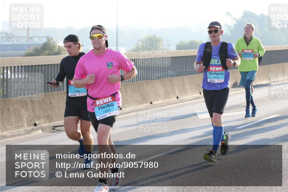 03.10.2025 - Köhlbrandbrückenlauf Lena Gebhardt http://msf.ph/oto/9057980 03.10.2025 09:18:13 Position 1 3790, 1826, 1415 meine-sportfotos.de