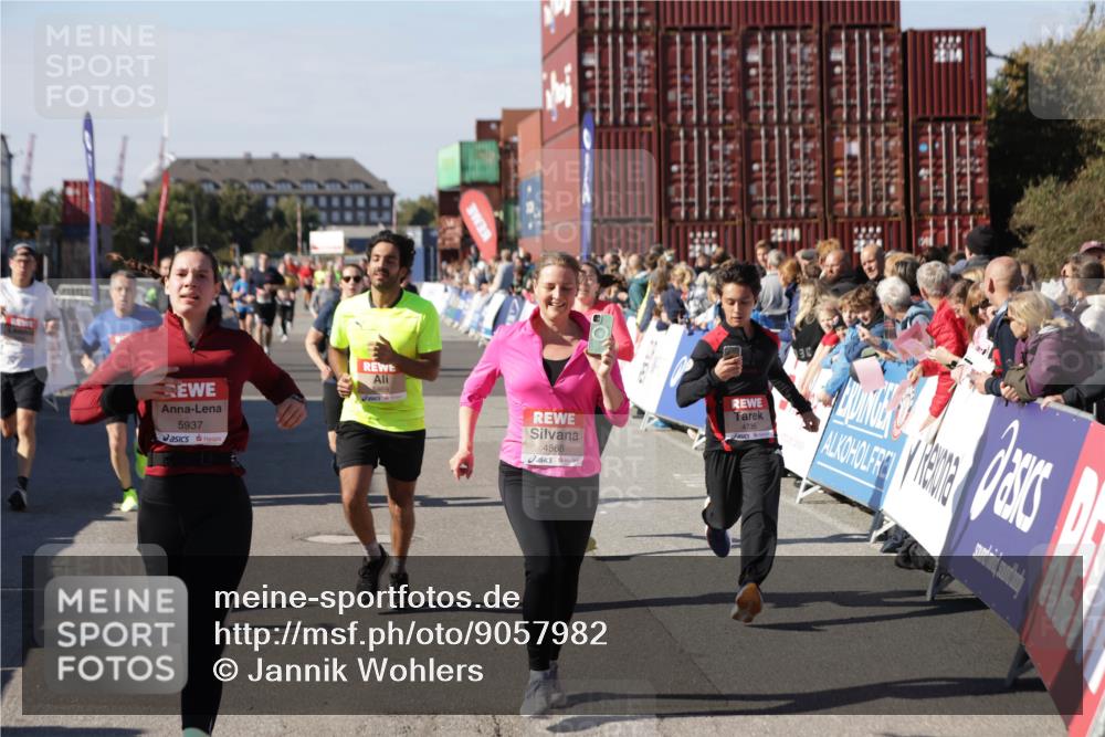 03.10.2025 - Köhlbrandbrückenlauf Jannik Wohlers http://msf.ph/oto/9057982 03.10.2025 13:11:42 Ziel 4158, 4178, 4353, 4354, 4427, 4469, 4501, 4538, 4568, 4617, 4736, 4777, 4782, 4799, 4845, 5866, 5869, 5937, 6217, 6218, 6517, 6622, 6689 meine-sportfotos.de