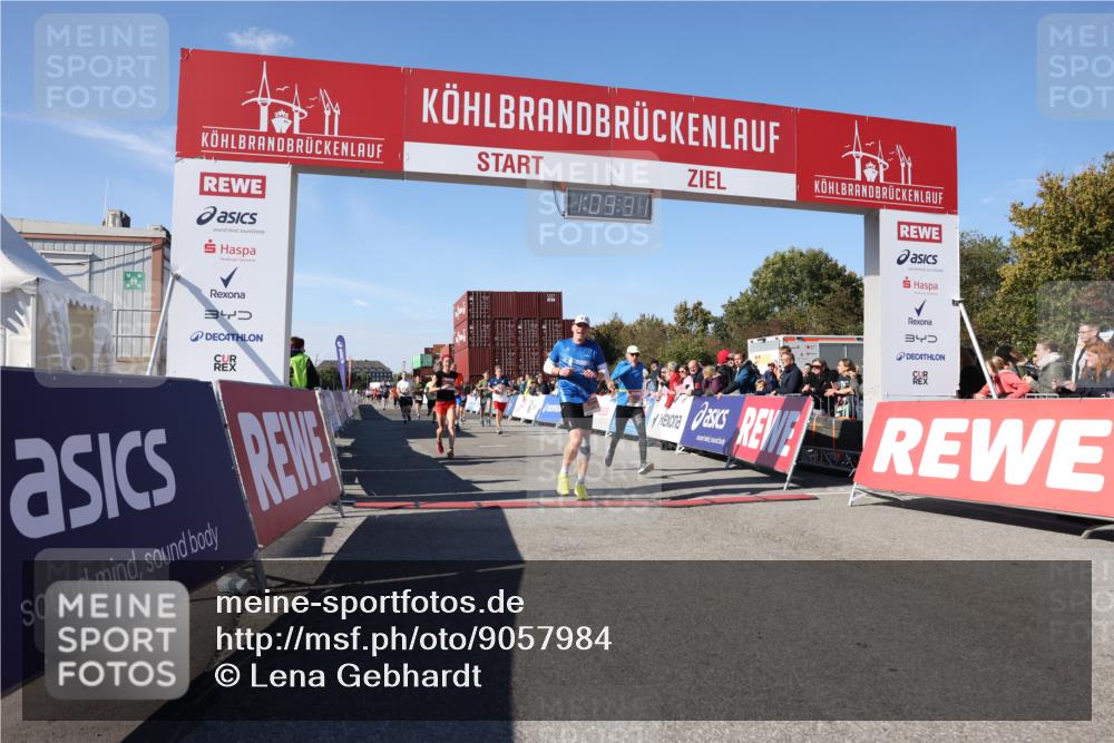 03.10.2025 - Köhlbrandbrückenlauf Lena Gebhardt http://msf.ph/oto/9057984 03.10.2025 13:09:32 Ziel 4129, 4134, 4212, 4262, 4298, 4358, 4365, 4614, 5061, 5352, 5803, 5813, 5907, 6379, 6438, 6481, 6661, 6667 meine-sportfotos.de