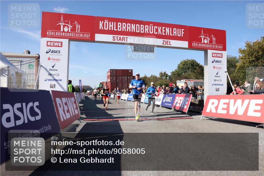 03.10.2025 - Köhlbrandbrückenlauf Lena Gebhardt http://msf.ph/oto/9058005 03.10.2025 13:09:32 Ziel 4129, 4134, 4212, 4262, 4298, 4358, 4365, 4614, 5061, 5352, 5803, 5813, 5907, 6379, 6438, 6481, 6661, 6667 meine-sportfotos.de