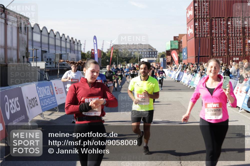 03.10.2025 - Köhlbrandbrückenlauf Jannik Wohlers http://msf.ph/oto/9058009 03.10.2025 13:11:43 Ziel 4158, 4178, 4353, 4354, 4427, 4469, 4501, 4538, 4568, 4617, 4736, 4777, 4782, 4799, 4845, 5097, 5866, 5869, 5937, 6217, 6218, 6517, 6622, 6689 meine-sportfotos.de
