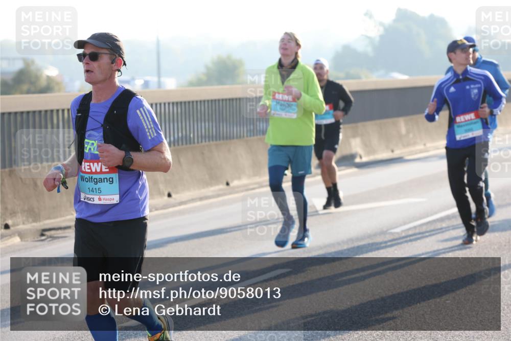 03.10.2025 - Köhlbrandbrückenlauf Lena Gebhardt http://msf.ph/oto/9058013 03.10.2025 09:18:14 Position 1 1415 meine-sportfotos.de