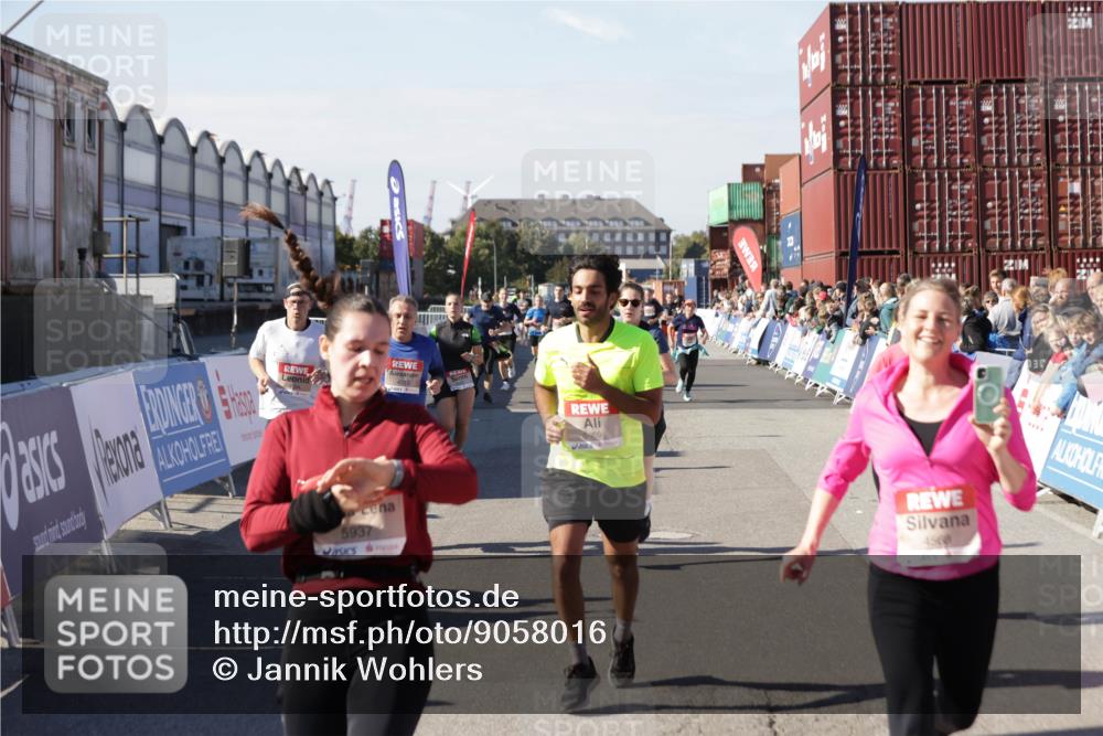 03.10.2025 - Köhlbrandbrückenlauf Jannik Wohlers http://msf.ph/oto/9058016 03.10.2025 13:11:43 Ziel 4158, 4178, 4353, 4354, 4427, 4469, 4501, 4538, 4568, 4617, 4736, 4777, 4782, 4799, 4845, 5097, 5866, 5869, 5937, 6217, 6218, 6517, 6622, 6689 meine-sportfotos.de