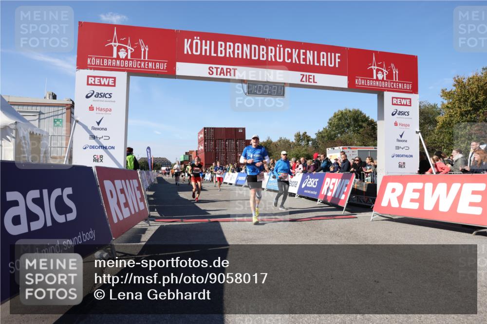 03.10.2025 - Köhlbrandbrückenlauf Lena Gebhardt http://msf.ph/oto/9058017 03.10.2025 13:09:32 Ziel 4129, 4134, 4212, 4262, 4298, 4358, 4365, 4614, 5061, 5352, 5803, 5813, 5907, 6379, 6438, 6481, 6661, 6667 meine-sportfotos.de
