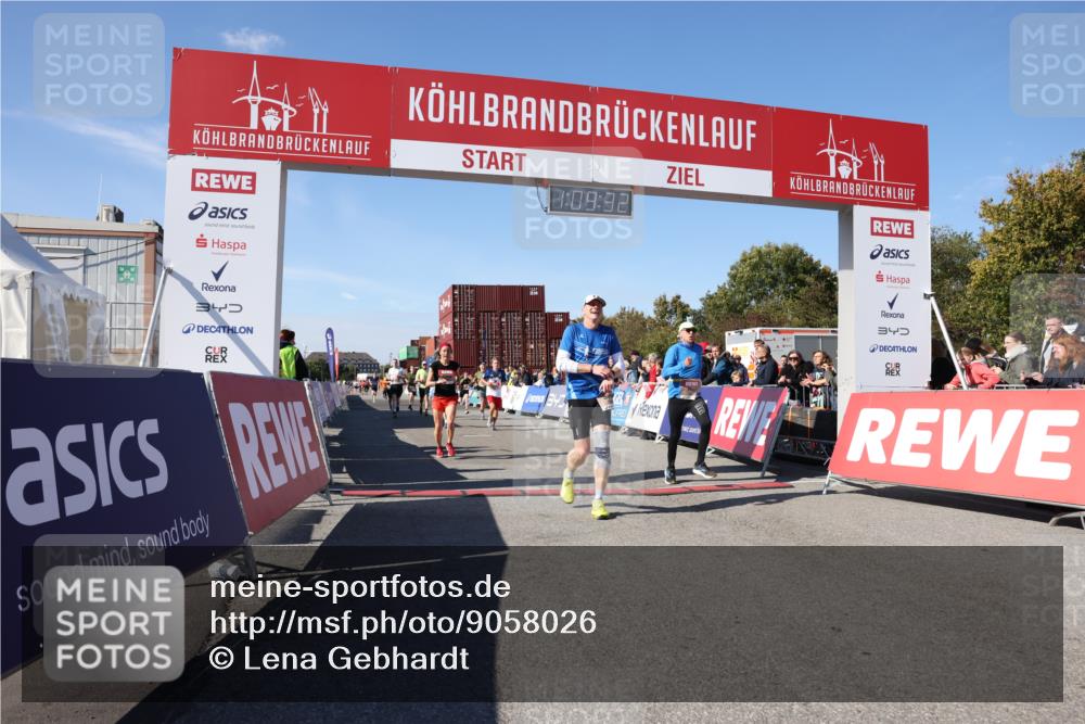 03.10.2025 - Köhlbrandbrückenlauf Lena Gebhardt http://msf.ph/oto/9058026 03.10.2025 13:09:32 Ziel 4129, 4134, 4212, 4262, 4298, 4358, 4365, 4614, 5061, 5352, 5803, 5813, 5907, 6379, 6438, 6481, 6661, 6667 meine-sportfotos.de