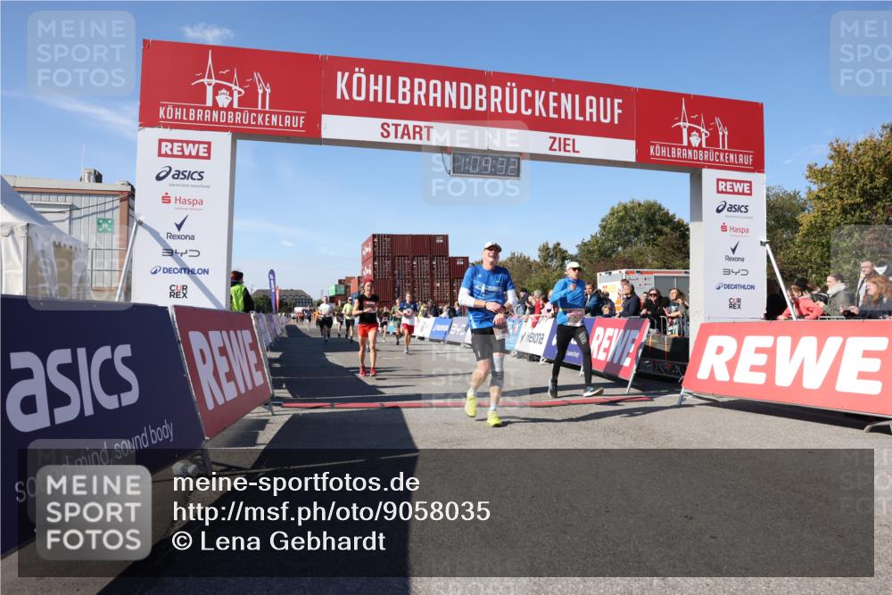 03.10.2025 - Köhlbrandbrückenlauf Lena Gebhardt http://msf.ph/oto/9058035 03.10.2025 13:09:32 Ziel 4129, 4134, 4212, 4262, 4298, 4358, 4365, 4614, 5061, 5352, 5803, 5813, 5907, 6379, 6438, 6481, 6661, 6667 meine-sportfotos.de