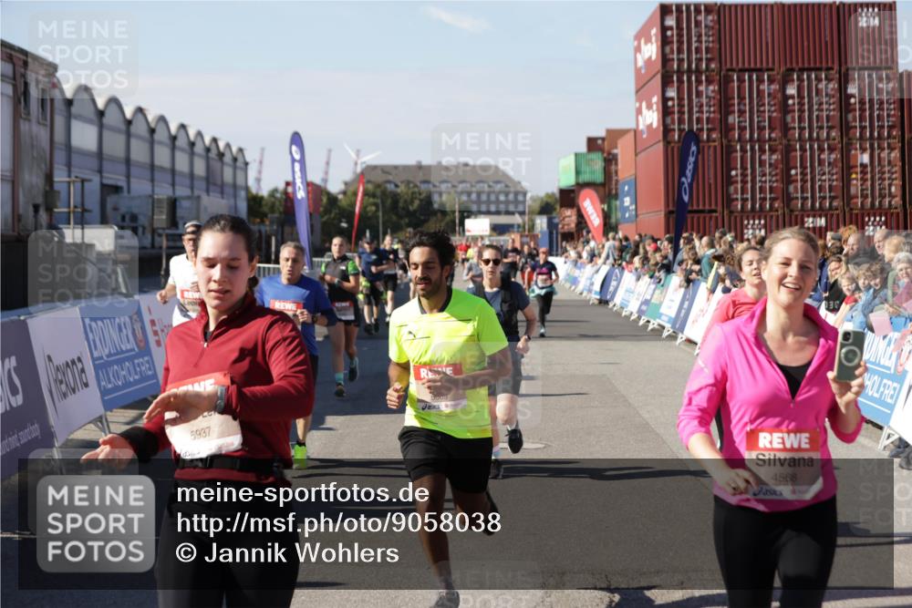 03.10.2025 - Köhlbrandbrückenlauf Jannik Wohlers http://msf.ph/oto/9058038 03.10.2025 13:11:44 Ziel 4158, 4178, 4353, 4354, 4469, 4538, 4568, 4617, 4736, 4777, 4782, 4799, 4845, 5097, 5866, 5869, 5937, 6217, 6218, 6517, 6622, 6689 meine-sportfotos.de