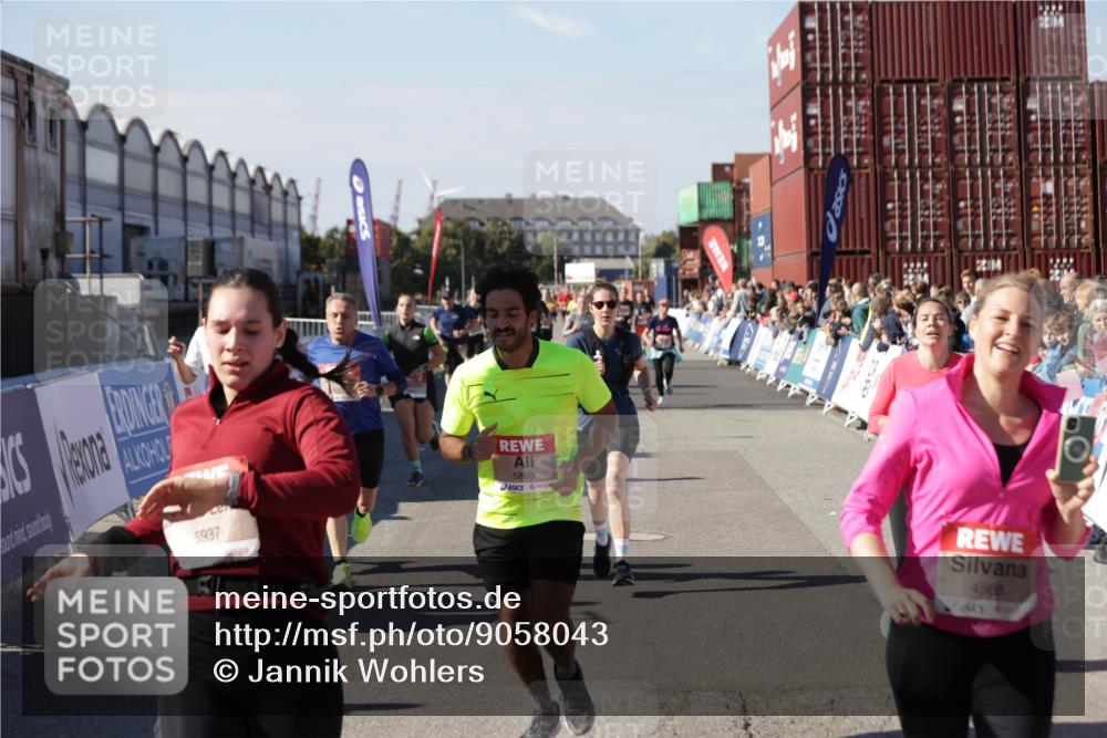 03.10.2025 - Köhlbrandbrückenlauf Jannik Wohlers http://msf.ph/oto/9058043 03.10.2025 13:11:44 Ziel 4158, 4178, 4353, 4354, 4469, 4538, 4568, 4617, 4736, 4777, 4782, 4799, 4845, 5097, 5866, 5869, 5937, 6217, 6218, 6517, 6622, 6689 meine-sportfotos.de