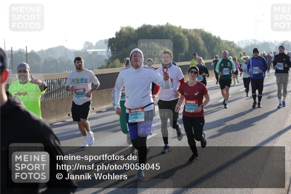 03.10.2025 - Köhlbrandbrückenlauf Jannik Wohlers http://msf.ph/oto/9058045 03.10.2025 09:21:31 Position 3 1927, 1920 meine-sportfotos.de