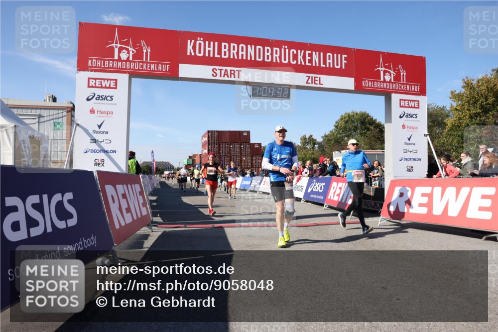 03.10.2025 - Köhlbrandbrückenlauf Lena Gebhardt http://msf.ph/oto/9058048 03.10.2025 13:09:33 Ziel 4129, 4134, 4212, 4262, 4298, 4358, 4365, 4614, 5352, 5803, 5813, 5907, 6379, 6438, 6481, 6667 meine-sportfotos.de