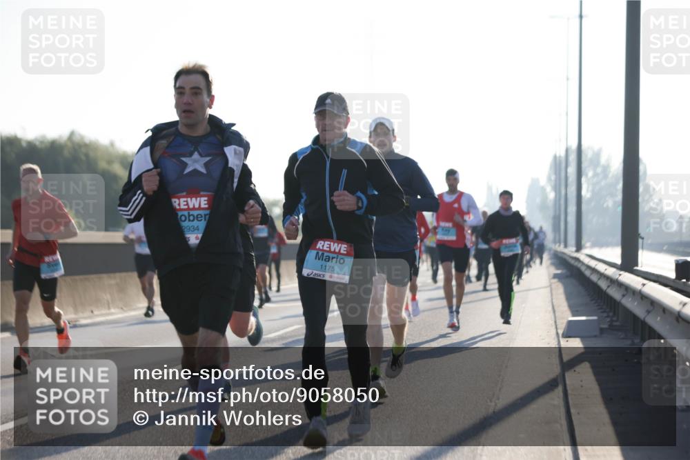 03.10.2025 - Köhlbrandbrückenlauf Jannik Wohlers http://msf.ph/oto/9058050 03.10.2025 09:13:52 Position 3 2934, 1175 meine-sportfotos.de