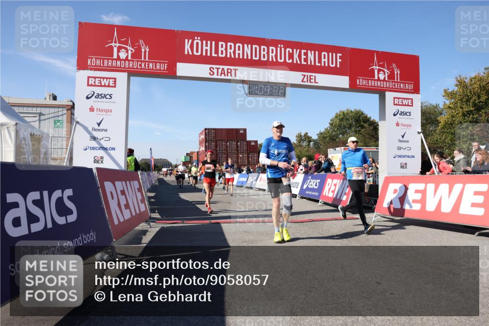 03.10.2025 - Köhlbrandbrückenlauf Lena Gebhardt http://msf.ph/oto/9058057 03.10.2025 13:09:33 Ziel 4129, 4134, 4212, 4262, 4298, 4358, 4365, 4614, 5352, 5803, 5813, 5907, 6379, 6438, 6481, 6667 meine-sportfotos.de