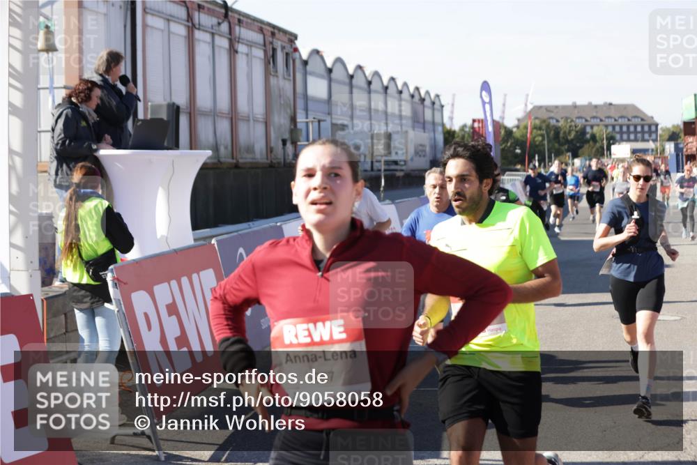 03.10.2025 - Köhlbrandbrückenlauf Jannik Wohlers http://msf.ph/oto/9058058 03.10.2025 13:11:44 Ziel 4158, 4178, 4353, 4354, 4469, 4538, 4568, 4617, 4736, 4777, 4782, 4799, 4845, 5097, 5866, 5869, 5937, 6217, 6218, 6517, 6622, 6689 meine-sportfotos.de