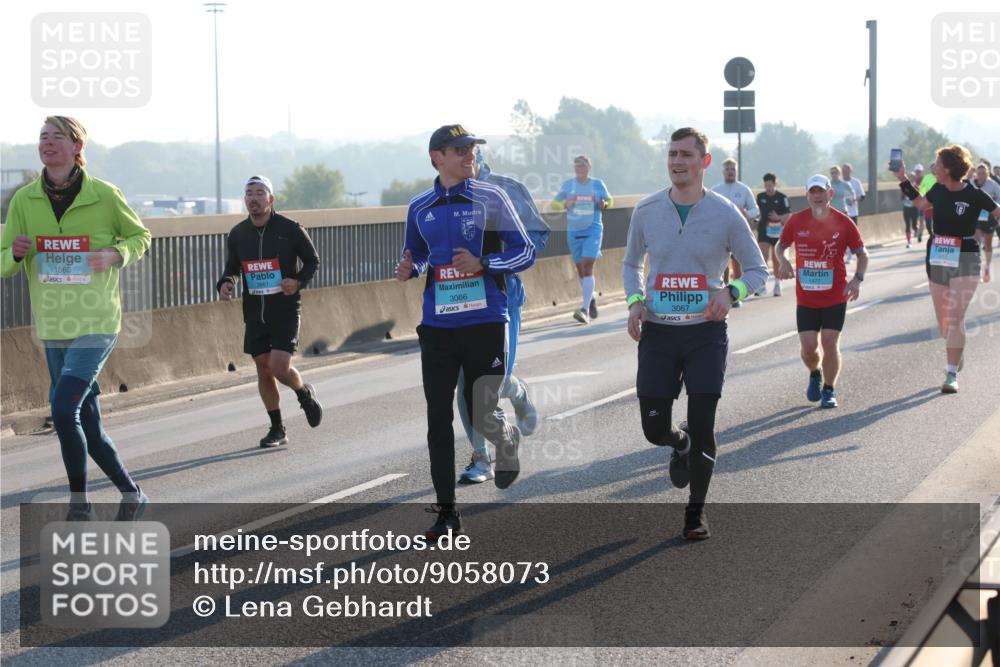 03.10.2025 - Köhlbrandbrückenlauf Lena Gebhardt http://msf.ph/oto/9058073 03.10.2025 09:18:16 Position 1 3066, 1560, 3067 meine-sportfotos.de