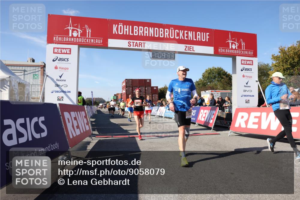 03.10.2025 - Köhlbrandbrückenlauf Lena Gebhardt http://msf.ph/oto/9058079 03.10.2025 13:09:33 Ziel 4129, 4134, 4212, 4262, 4298, 4358, 4365, 4614, 5352, 5803, 5813, 5907, 6379, 6438, 6481, 6667 meine-sportfotos.de