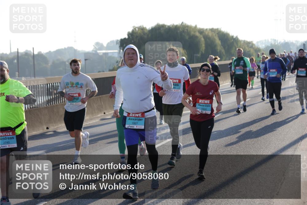 03.10.2025 - Köhlbrandbrückenlauf Jannik Wohlers http://msf.ph/oto/9058080 03.10.2025 09:21:32 Position 3 2740, 1927, 08, 1920, 209 meine-sportfotos.de