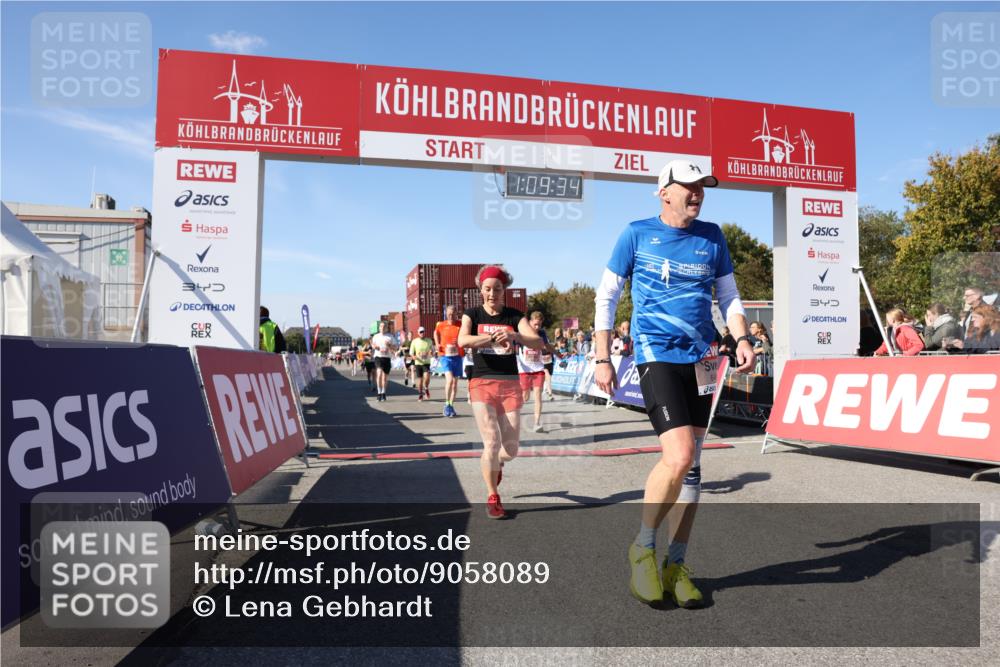 03.10.2025 - Köhlbrandbrückenlauf Lena Gebhardt http://msf.ph/oto/9058089 03.10.2025 13:09:34 Ziel 4129, 4134, 4212, 4262, 4298, 4358, 4365, 4614, 5352, 5803, 5813, 5907, 6379, 6438, 6481, 6667 meine-sportfotos.de