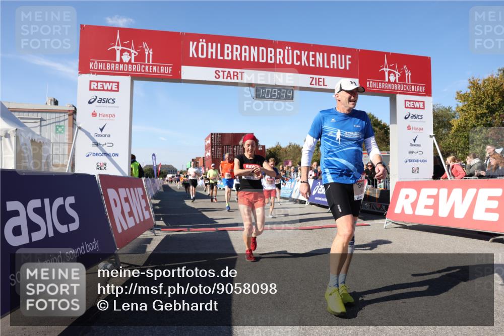 03.10.2025 - Köhlbrandbrückenlauf Lena Gebhardt http://msf.ph/oto/9058098 03.10.2025 13:09:34 Ziel 4129, 4134, 4212, 4262, 4298, 4358, 4365, 4614, 5352, 5803, 5813, 5907, 6379, 6438, 6481, 6667 meine-sportfotos.de