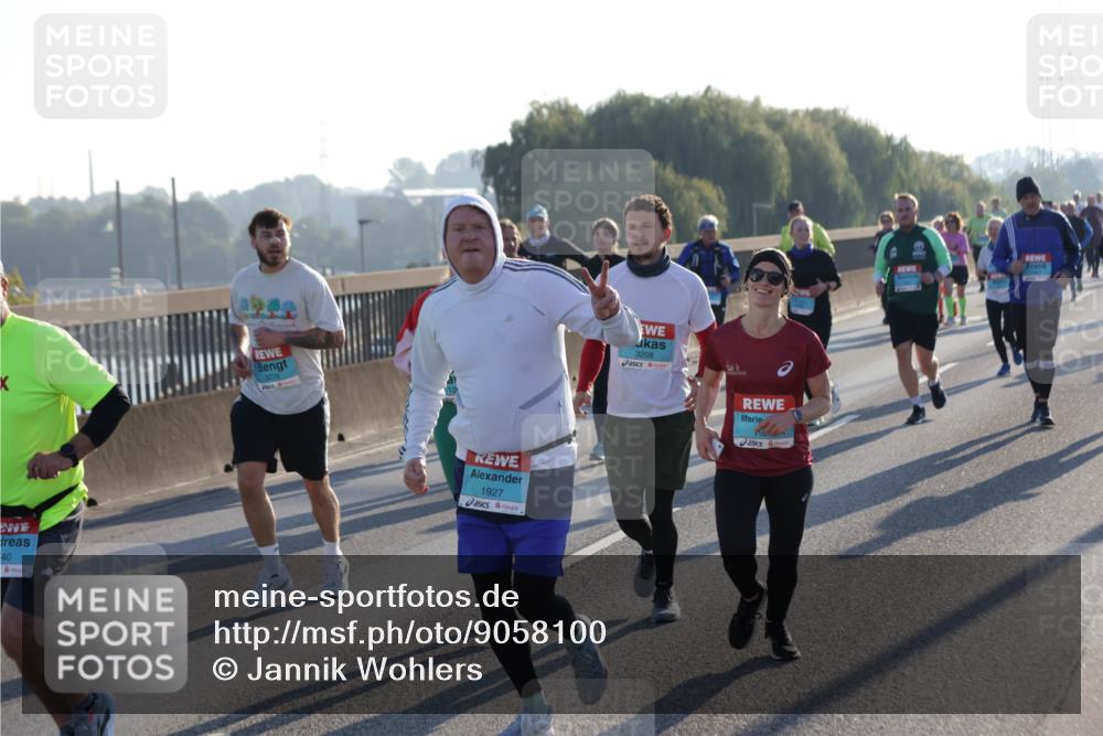 03.10.2025 - Köhlbrandbrückenlauf Jannik Wohlers http://msf.ph/oto/9058100 03.10.2025 09:21:32 Position 3 40, 6, 1927, 3208, 19 meine-sportfotos.de