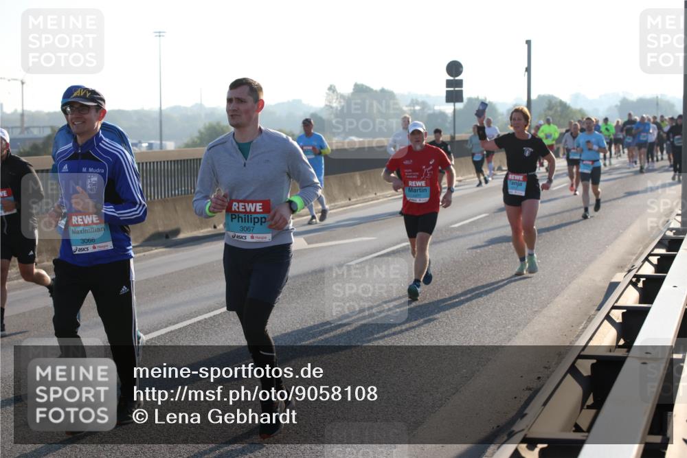 03.10.2025 - Köhlbrandbrückenlauf Lena Gebhardt http://msf.ph/oto/9058108 03.10.2025 09:18:17 Position 1 3066, 3067 meine-sportfotos.de