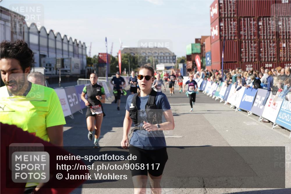 03.10.2025 - Köhlbrandbrückenlauf Jannik Wohlers http://msf.ph/oto/9058117 03.10.2025 13:11:45 Ziel 4158, 4178, 4353, 4354, 4469, 4538, 4568, 4617, 4736, 4777, 4782, 4799, 4845, 5097, 5866, 5869, 5937, 6033, 6048, 6049, 6217, 6218, 6517, 6622, 6689 meine-sportfotos.de