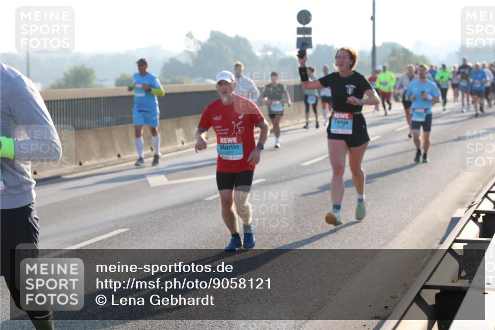 03.10.2025 - Köhlbrandbrückenlauf Lena Gebhardt http://msf.ph/oto/9058121 03.10.2025 09:18:17 Position 1 1477 meine-sportfotos.de