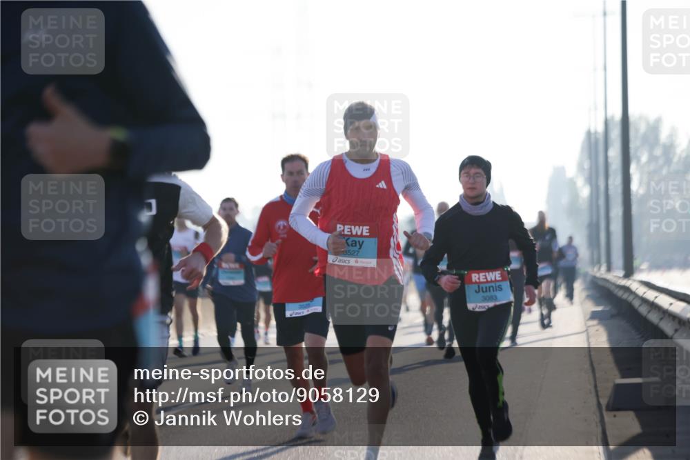 03.10.2025 - Köhlbrandbrückenlauf Jannik Wohlers http://msf.ph/oto/9058129 03.10.2025 09:13:54 Position 3 3525, 3527, 3083 meine-sportfotos.de