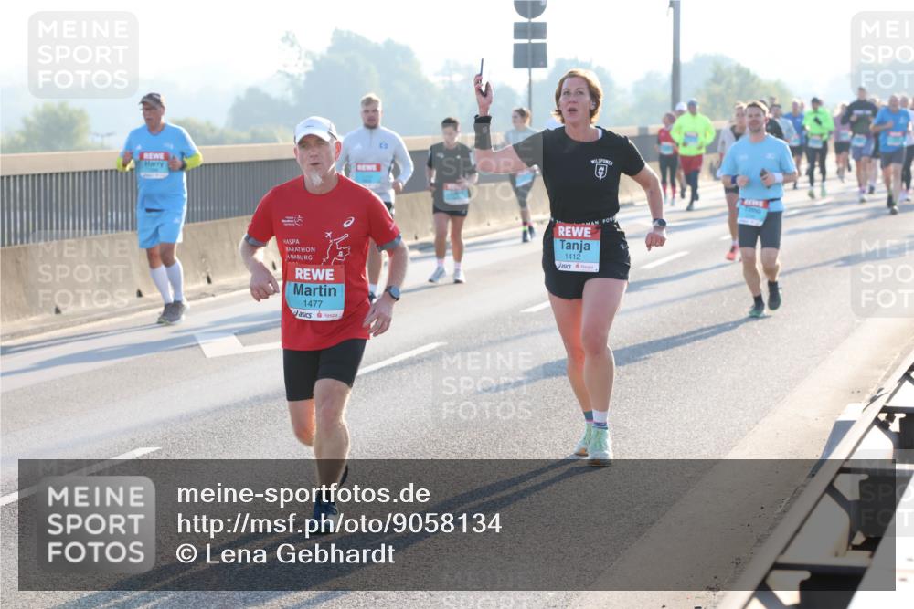 03.10.2025 - Köhlbrandbrückenlauf Lena Gebhardt http://msf.ph/oto/9058134 03.10.2025 09:18:18 Position 1 1477, 1412 meine-sportfotos.de