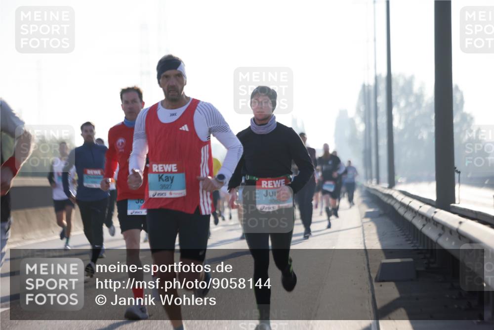 03.10.2025 - Köhlbrandbrückenlauf Jannik Wohlers http://msf.ph/oto/9058144 03.10.2025 09:13:55 Position 3 3527, 3083 meine-sportfotos.de
