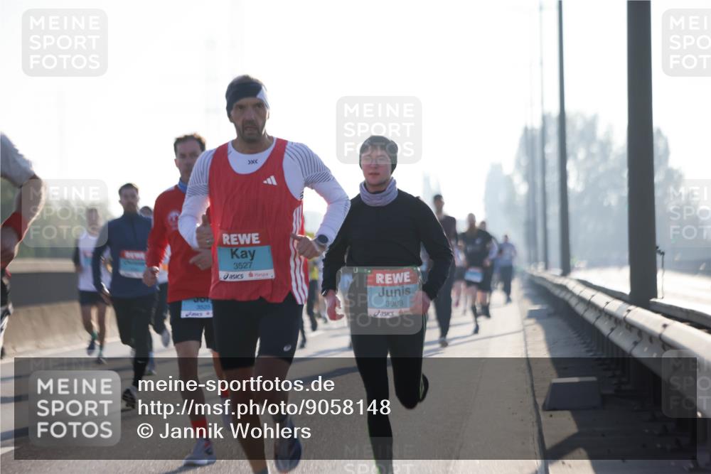 03.10.2025 - Köhlbrandbrückenlauf Jannik Wohlers http://msf.ph/oto/9058148 03.10.2025 09:13:55 Position 3 3525, 3527, 3083 meine-sportfotos.de