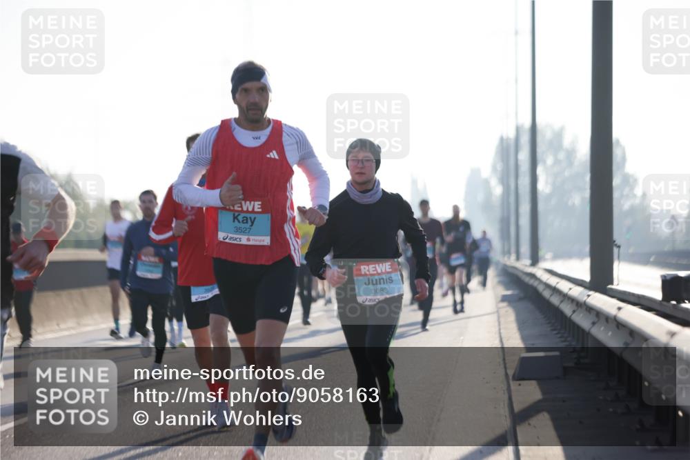 03.10.2025 - Köhlbrandbrückenlauf Jannik Wohlers http://msf.ph/oto/9058163 03.10.2025 09:13:55 Position 3 17, 3527, 3083 meine-sportfotos.de