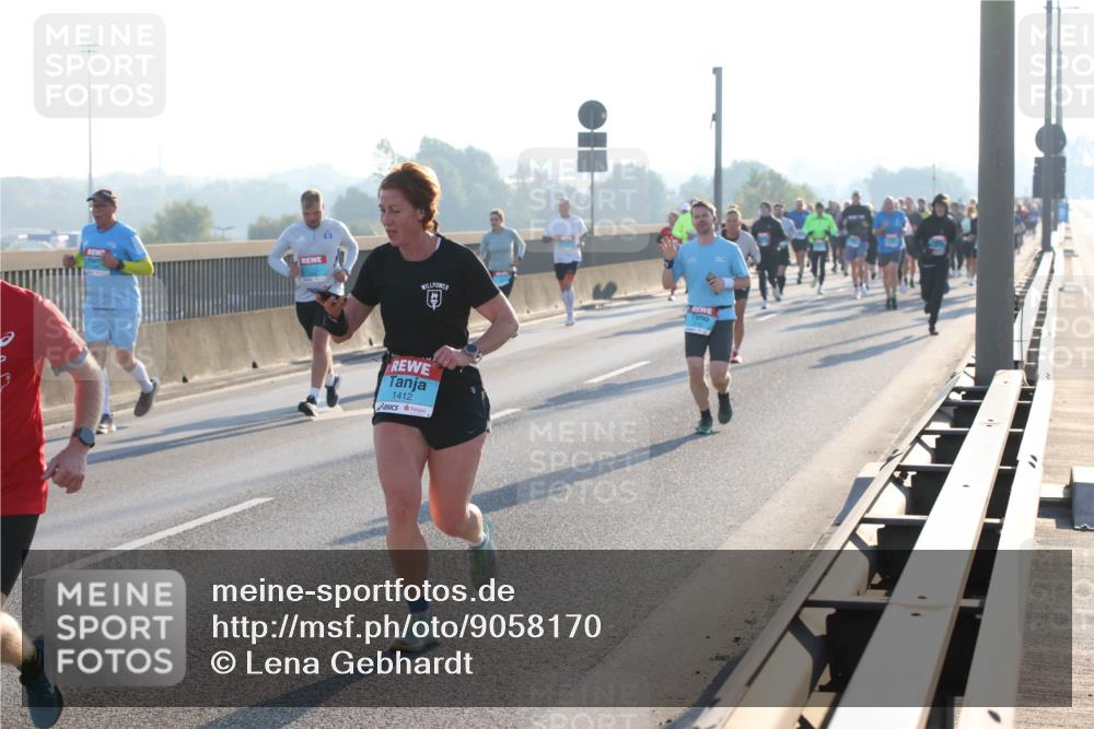 03.10.2025 - Köhlbrandbrückenlauf Lena Gebhardt http://msf.ph/oto/9058170 03.10.2025 09:18:19 Position 1 1412 meine-sportfotos.de