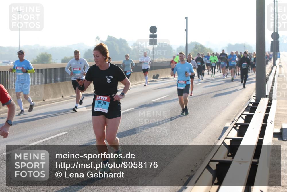 03.10.2025 - Köhlbrandbrückenlauf Lena Gebhardt http://msf.ph/oto/9058176 03.10.2025 09:18:19 Position 1 1412 meine-sportfotos.de