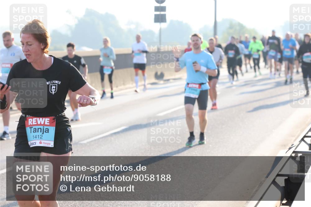 03.10.2025 - Köhlbrandbrückenlauf Lena Gebhardt http://msf.ph/oto/9058188 03.10.2025 09:18:19 Position 1 1412 meine-sportfotos.de