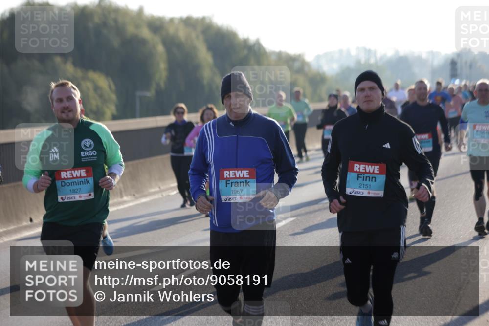 03.10.2025 - Köhlbrandbrückenlauf Jannik Wohlers http://msf.ph/oto/9058191 03.10.2025 09:21:34 Position 3 1827, 1967, 2151 meine-sportfotos.de