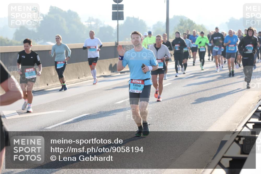 03.10.2025 - Köhlbrandbrückenlauf Lena Gebhardt http://msf.ph/oto/9058194 03.10.2025 09:18:19 Position 1 2671, 2732 meine-sportfotos.de