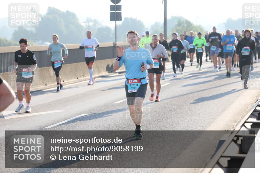 03.10.2025 - Köhlbrandbrückenlauf Lena Gebhardt http://msf.ph/oto/9058199 03.10.2025 09:18:20 Position 1 2671, 2732 meine-sportfotos.de