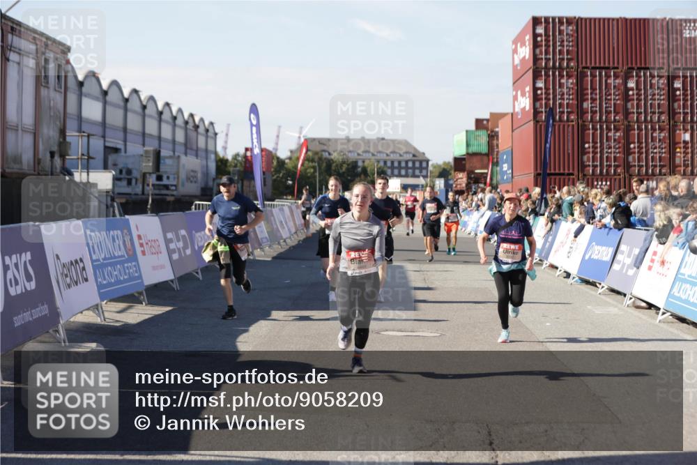 03.10.2025 - Köhlbrandbrückenlauf Jannik Wohlers http://msf.ph/oto/9058209 03.10.2025 13:11:48 Ziel 4178, 4353, 4354, 4469, 4568, 4685, 4736, 4782, 5097, 5396, 5426, 5866, 5869, 5937, 6033, 6048, 6049, 6217, 6218, 6622, 6689 meine-sportfotos.de