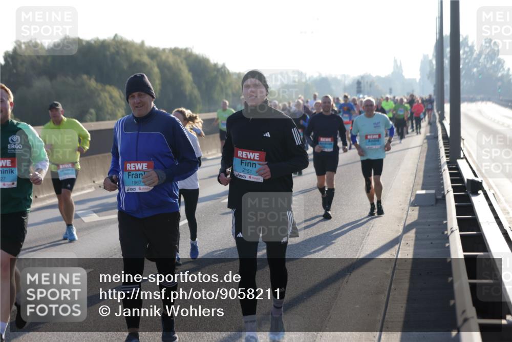 03.10.2025 - Köhlbrandbrückenlauf Jannik Wohlers http://msf.ph/oto/9058211 03.10.2025 09:21:35 Position 3 27, 1967, 2151 meine-sportfotos.de