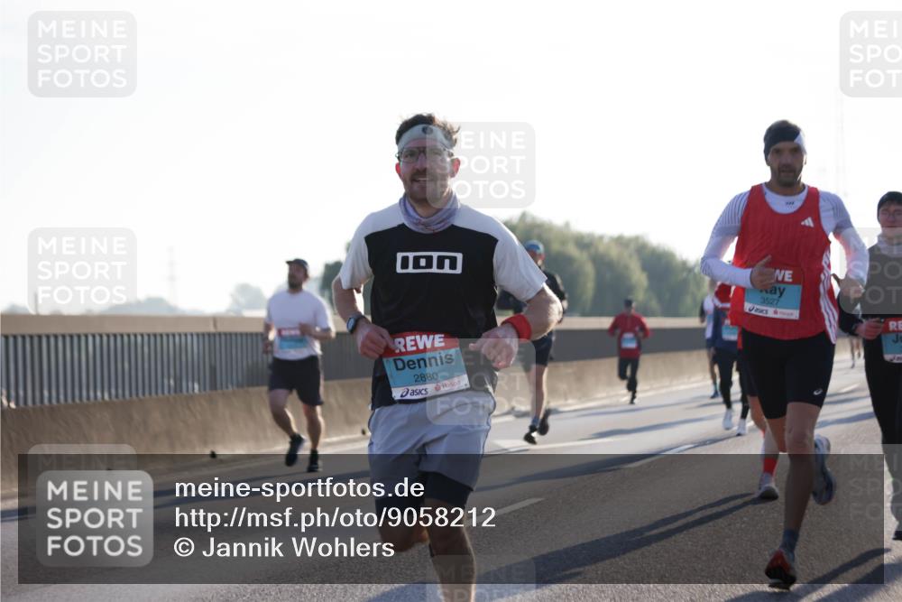 03.10.2025 - Köhlbrandbrückenlauf Jannik Wohlers http://msf.ph/oto/9058212 03.10.2025 09:13:56 Position 3 2880, 3527 meine-sportfotos.de