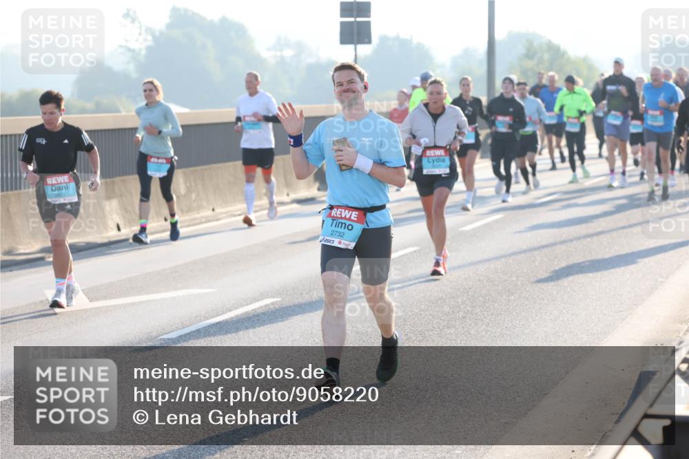 03.10.2025 - Köhlbrandbrückenlauf Lena Gebhardt http://msf.ph/oto/9058220 03.10.2025 09:18:20 Position 1 2671, 2732 meine-sportfotos.de