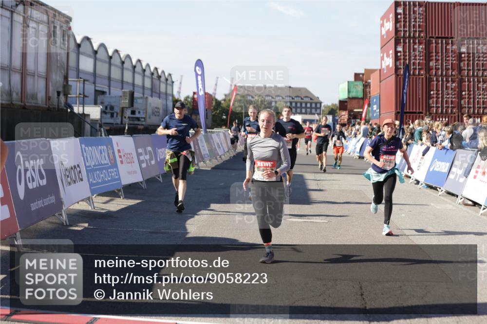 03.10.2025 - Köhlbrandbrückenlauf Jannik Wohlers http://msf.ph/oto/9058223 03.10.2025 13:11:48 Ziel 4178, 4353, 4354, 4469, 4568, 4685, 4736, 4782, 5097, 5396, 5426, 5866, 5869, 5937, 6033, 6048, 6049, 6217, 6218, 6622, 6689 meine-sportfotos.de