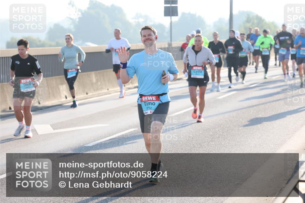 03.10.2025 - Köhlbrandbrückenlauf Lena Gebhardt http://msf.ph/oto/9058224 03.10.2025 09:18:20 Position 1 2671, 03, 10, 2015, 2732 meine-sportfotos.de