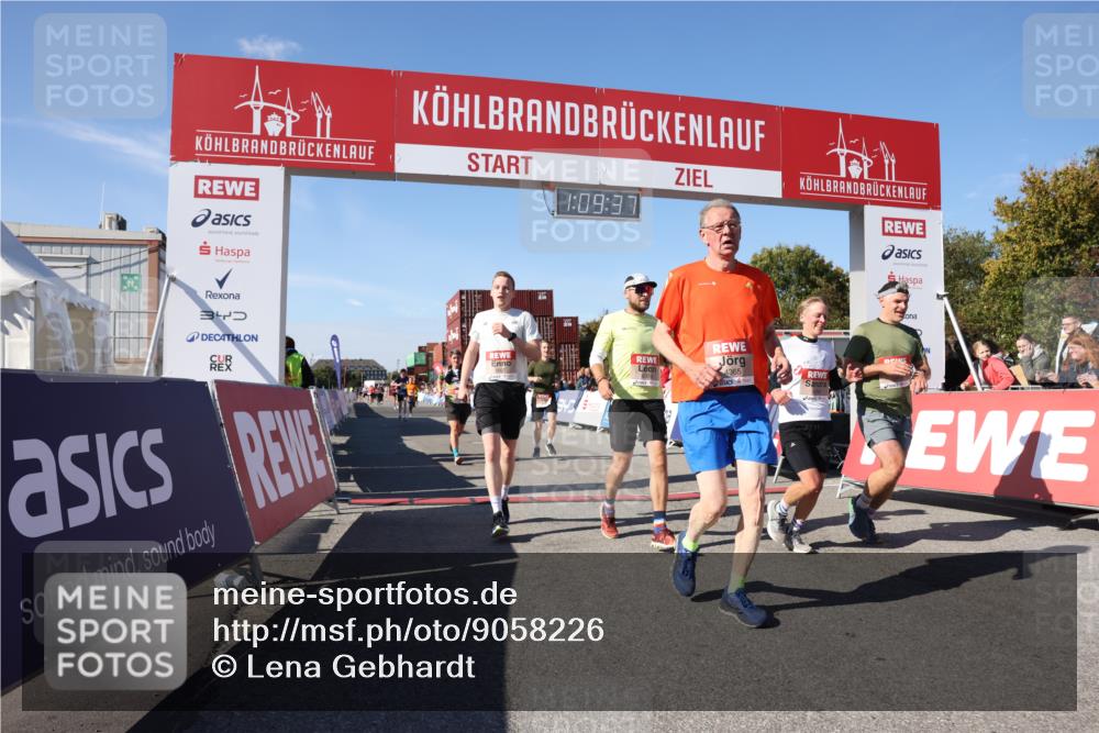 03.10.2025 - Köhlbrandbrückenlauf Lena Gebhardt http://msf.ph/oto/9058226 03.10.2025 13:09:37 Ziel 4262, 4298, 4358, 4365, 4502, 4614, 5803, 5813, 5907, 6379, 6438, 6481, 6667, 6803 meine-sportfotos.de