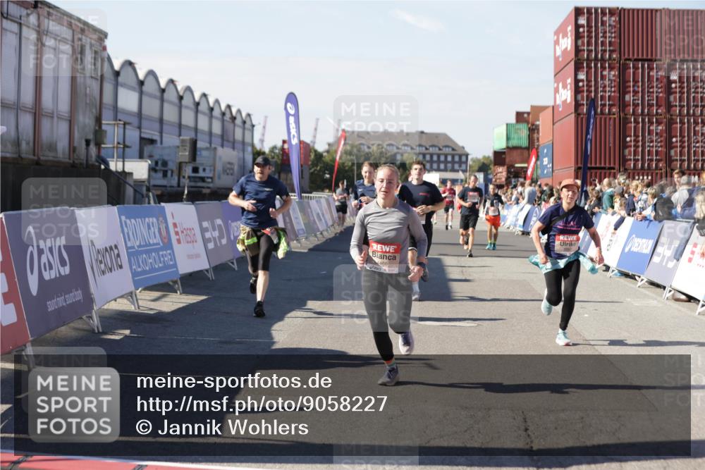 03.10.2025 - Köhlbrandbrückenlauf Jannik Wohlers http://msf.ph/oto/9058227 03.10.2025 13:11:48 Ziel 4178, 4353, 4354, 4469, 4568, 4685, 4736, 4782, 5097, 5396, 5426, 5866, 5869, 5937, 6033, 6048, 6049, 6217, 6218, 6622, 6689 meine-sportfotos.de